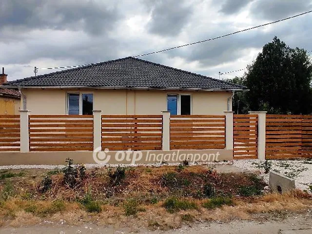 Eladó ház Tura 93 nm