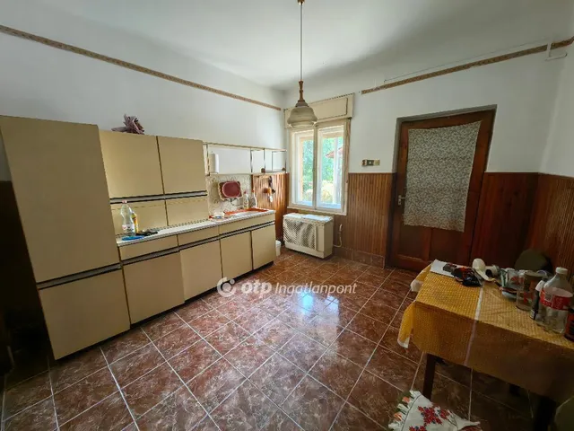 Eladó ház Kenderes 76 nm