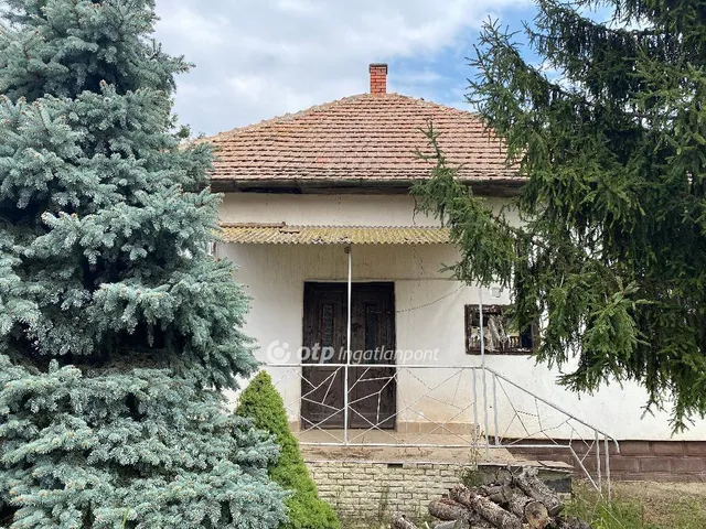 Eladó ház Tiszafüred 76 nm