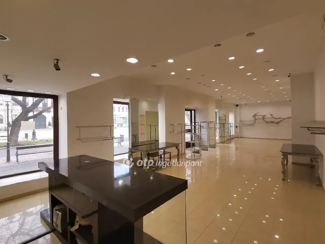 Eladó kereskedelmi és ipari ingatlan Békéscsaba 226 nm