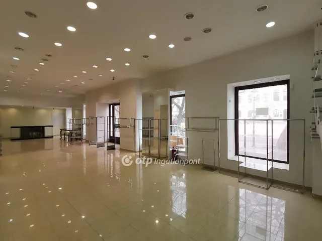 Eladó kereskedelmi és ipari ingatlan Békéscsaba 226 nm