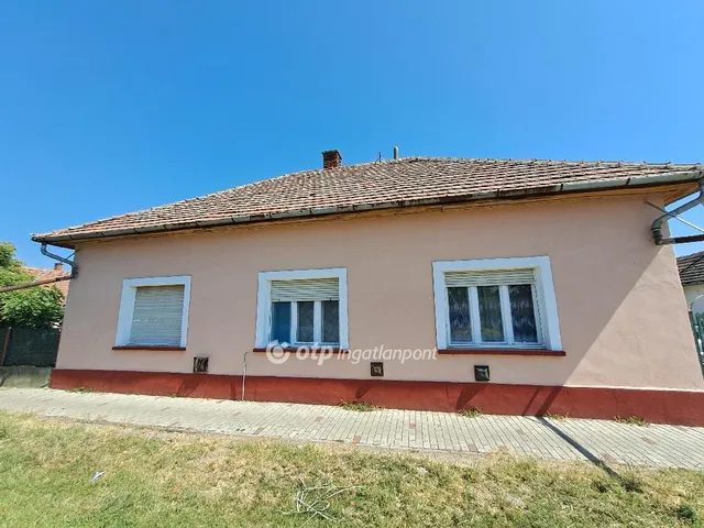 Eladó ház Kenderes 105 nm