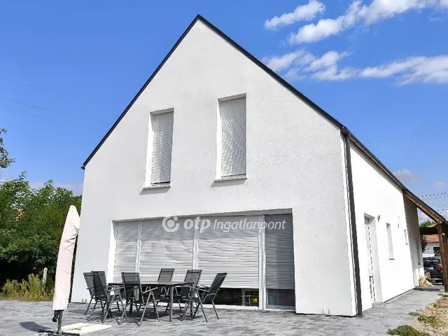 Eladó ház Ceglédbercel 172 nm