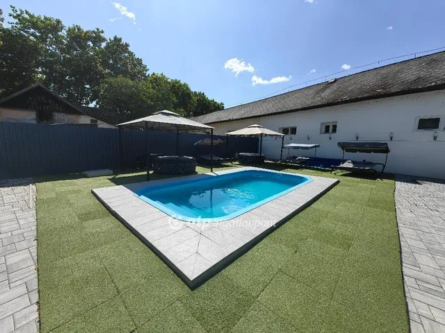 Eladó kereskedelmi és ipari ingatlan Kisújszállás 313 nm