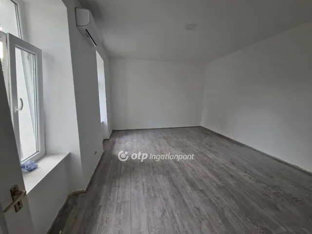 Eladó lakás Tápiószele 74 nm