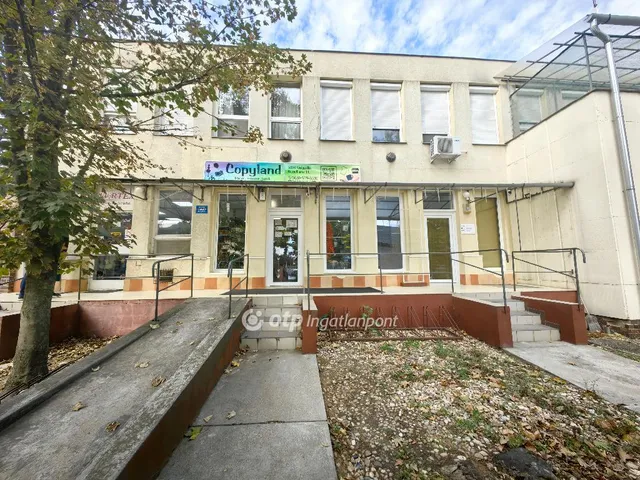 Eladó kereskedelmi és ipari ingatlan Kisújszállás 45 nm