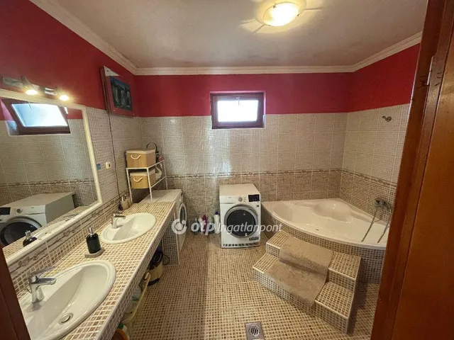 Eladó ház Lajosmizse 231 nm