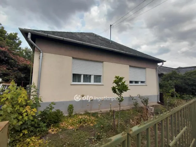 Eladó ház Csány 70 nm