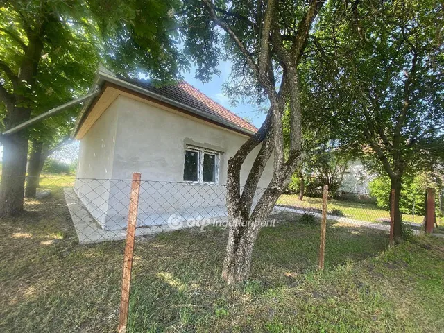 Eladó ház Újszász 42 nm