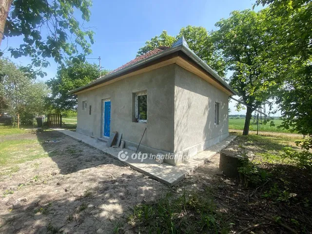 Eladó ház Újszász 42 nm