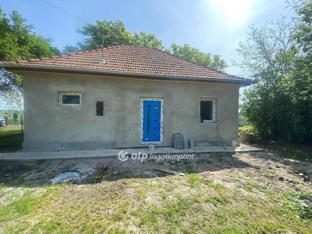 Eladó ház Újszász 42 nm