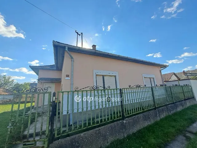 Eladó ház Kenderes 92 nm
