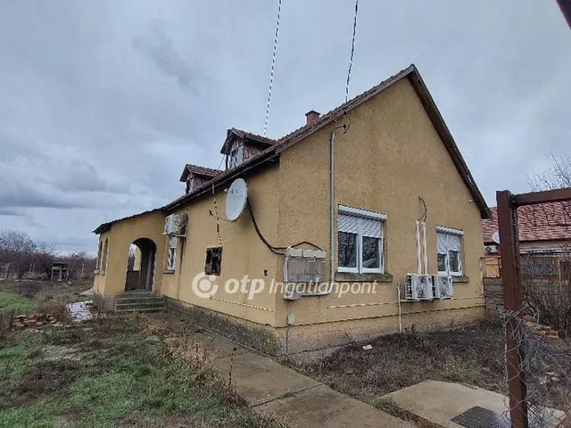 Eladó ház Tiszatenyő 88 nm