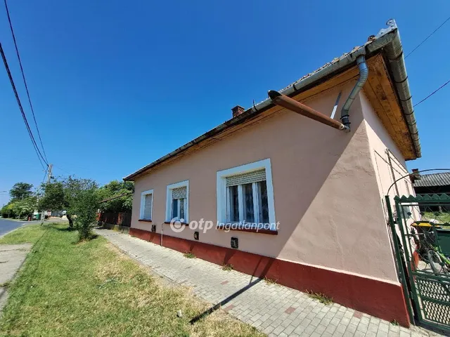 Eladó ház Kenderes 105 nm