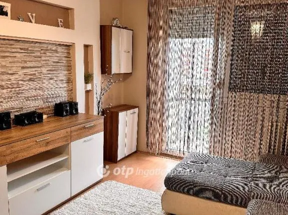 Eladó lakás Szolnok, Széchenyi-lakótelep 54 nm