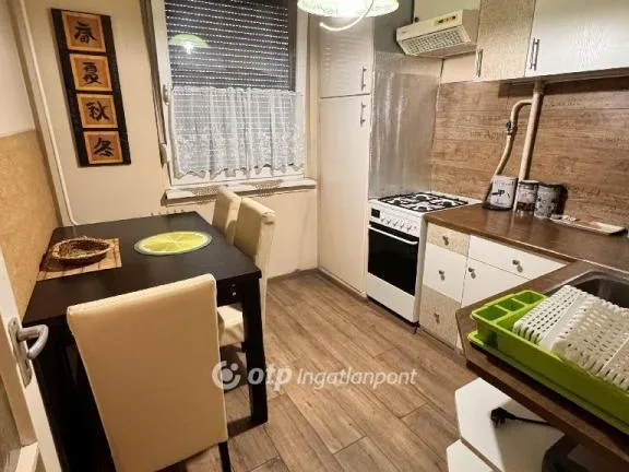 Eladó lakás Szolnok, Széchenyi-lakótelep 54 nm