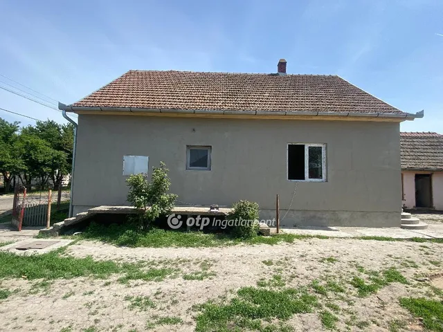 Eladó ház Újszász 107 nm