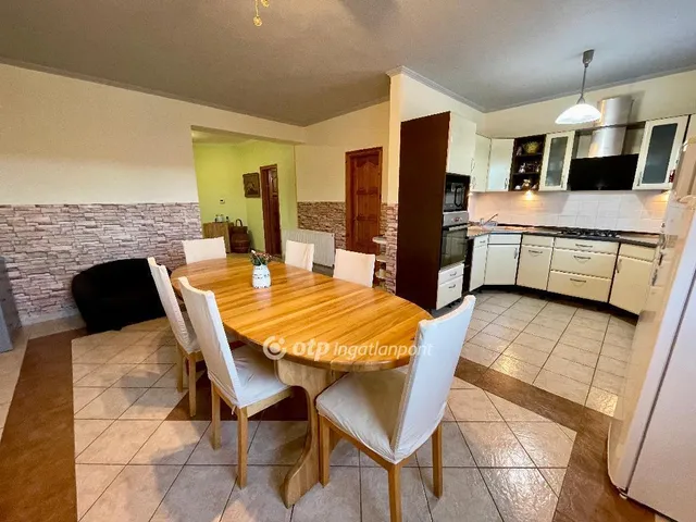 Eladó ház Sülysáp 194 nm