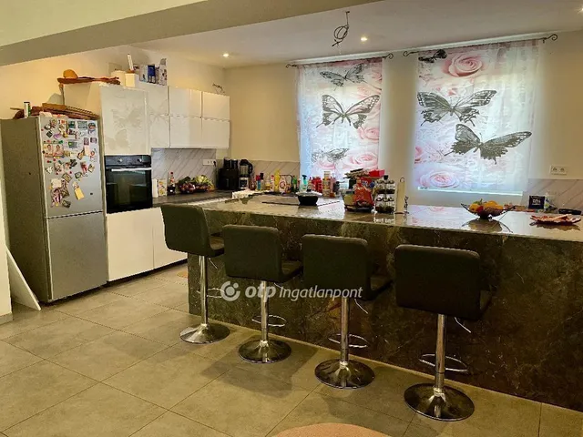 Eladó ház Cegléd 187 nm