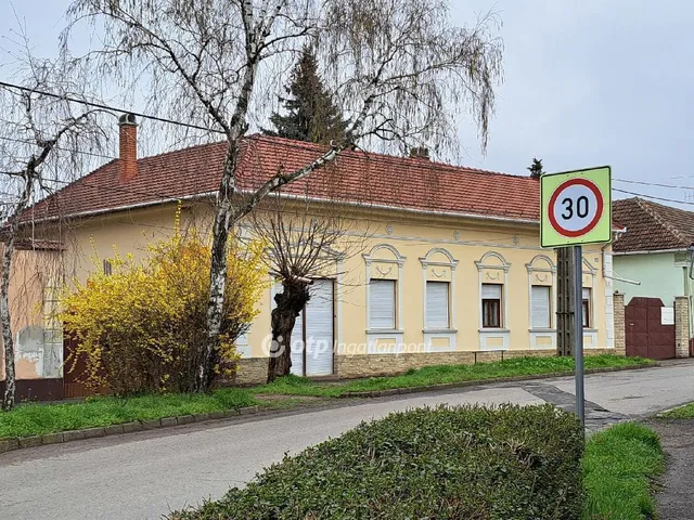 Eladó ház Békés 400 nm