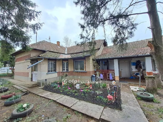 Eladó ház Kenderes 100 nm