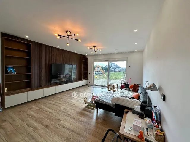 Eladó ház Albertirsa 180 nm