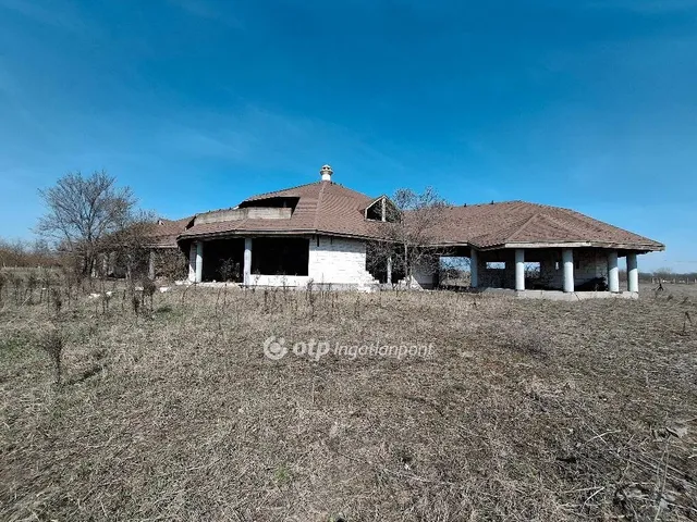 Eladó ház Cegléd 588 nm