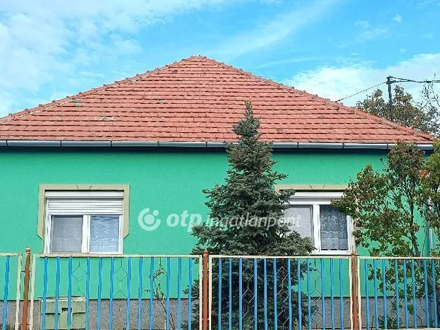 Eladó ház Törtel 120 nm