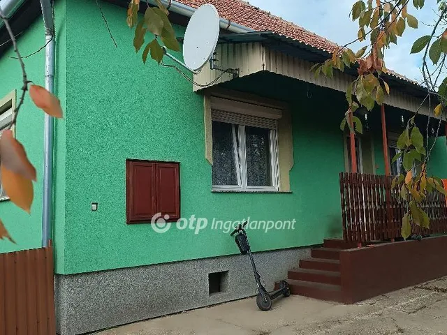 Eladó ház Törtel 120 nm