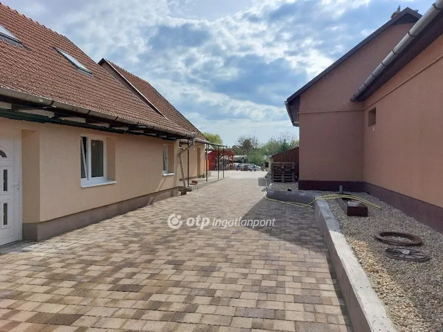 Eladó lakás Hatvan 84 nm