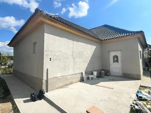 Eladó ház Újszász 79 nm