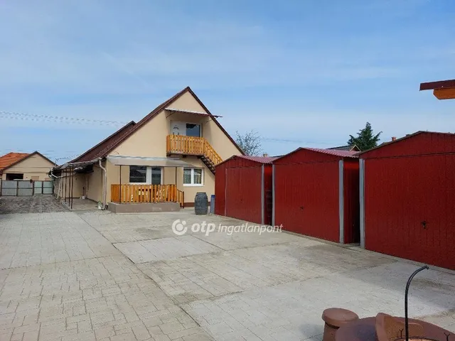 Eladó lakás Hatvan 84 nm