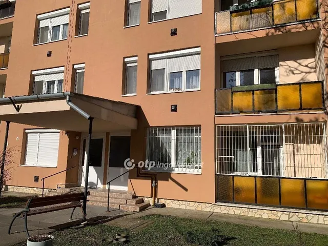 Eladó lakás Szolnok 54 nm