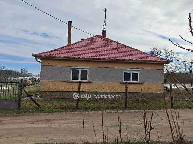 Eladó nyaraló Csemő 105 nm