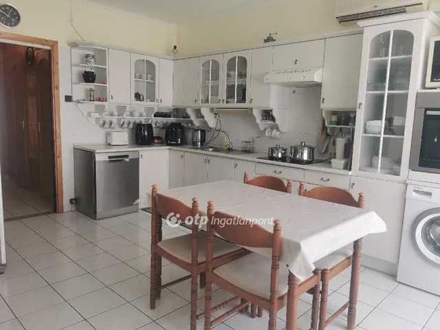 Eladó lakás Szolnok 71 nm