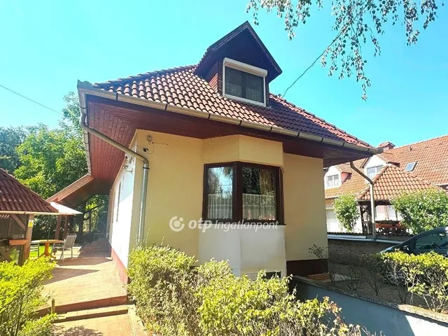 Eladó ház Tiszafüred 206 nm