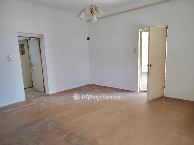 Eladó ház Kenderes 100 nm
