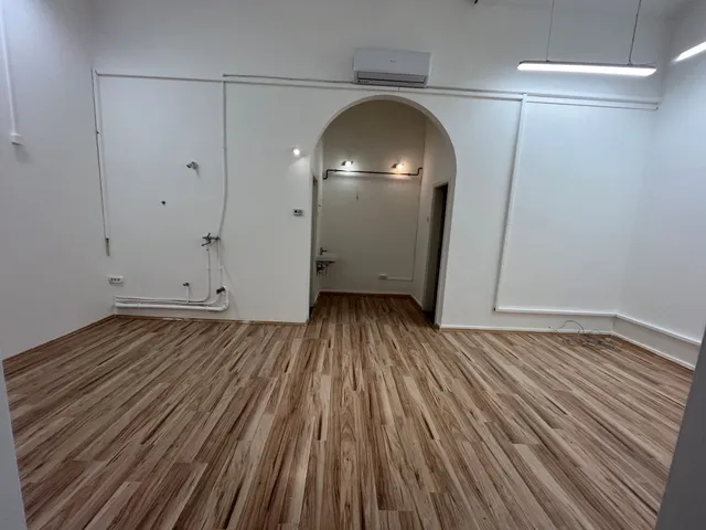 Eladó kereskedelmi és ipari ingatlan Debrecen, Belváros, Arany János utca  75 nm