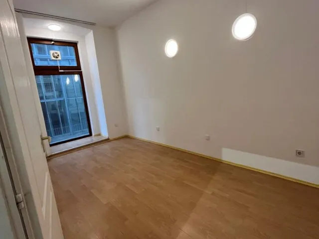 Eladó kereskedelmi és ipari ingatlan Debrecen 75 nm