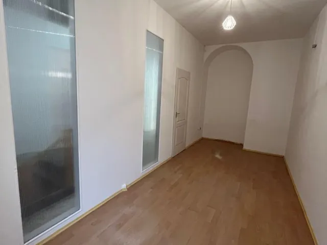 Eladó kereskedelmi és ipari ingatlan Debrecen 75 nm