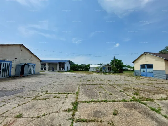 Eladó kereskedelmi és ipari ingatlan Esztergom 5179 nm