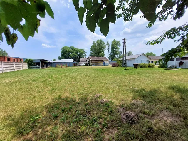 Eladó kereskedelmi és ipari ingatlan Esztergom 5179 nm