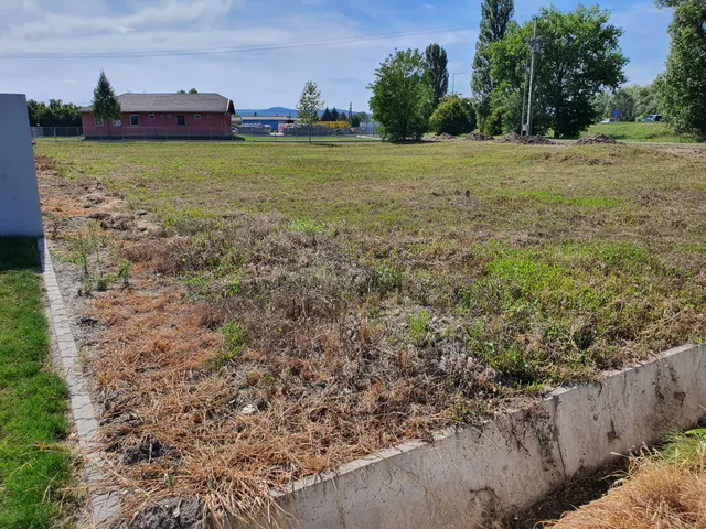 Eladó telek Tát 2339 nm