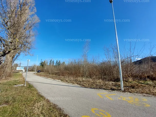 Eladó telek Esztergom 21983 nm