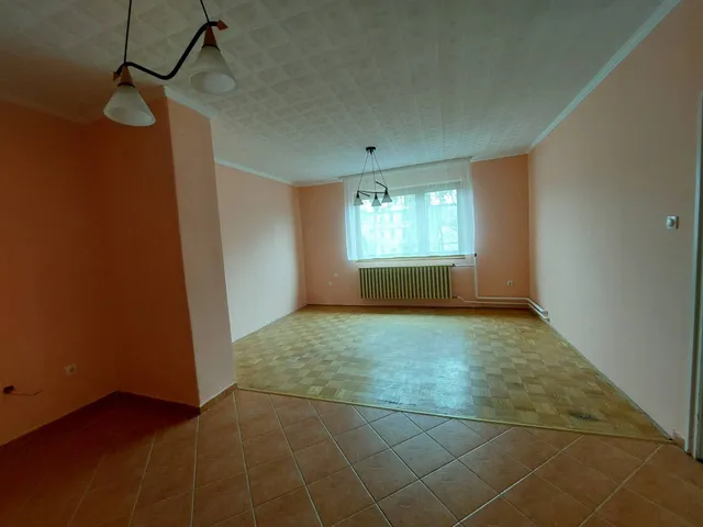 Kiadó ház Esztergom 80 nm