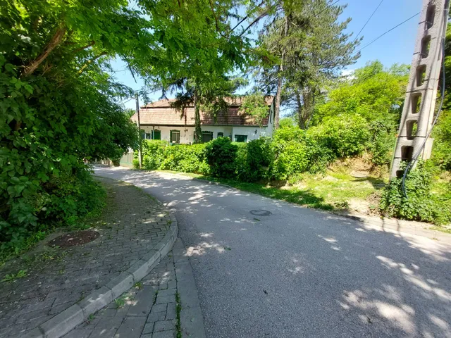 Eladó telek Esztergom 2066 nm