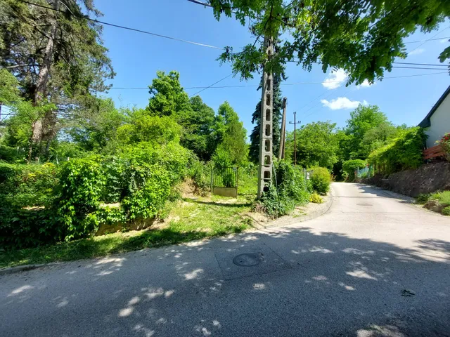 Eladó telek Esztergom 2066 nm