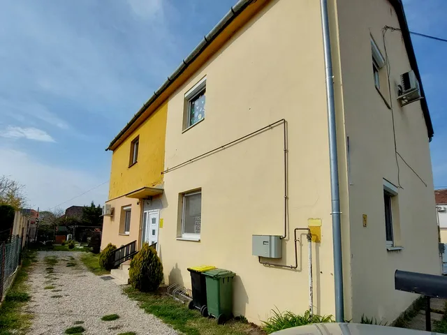 Eladó lakás Tát 45 nm