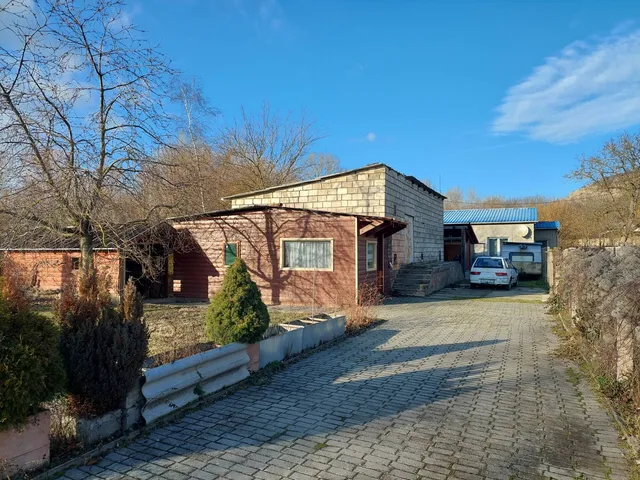 Eladó kereskedelmi és ipari ingatlan Kesztölc 96 nm