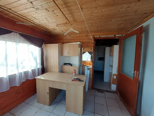 Eladó kereskedelmi és ipari ingatlan Kesztölc 96 nm